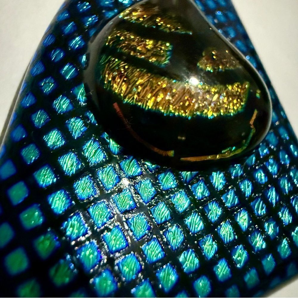 DICHROIC FUSED GLASS PINS – SET OF 3 ABSTRACT STATEMENT PIECES 🎨💫 - Picture 8 of 17